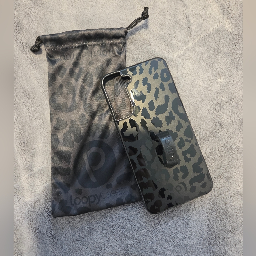 Loopy Galaxy 22+ Black Cheetah Case